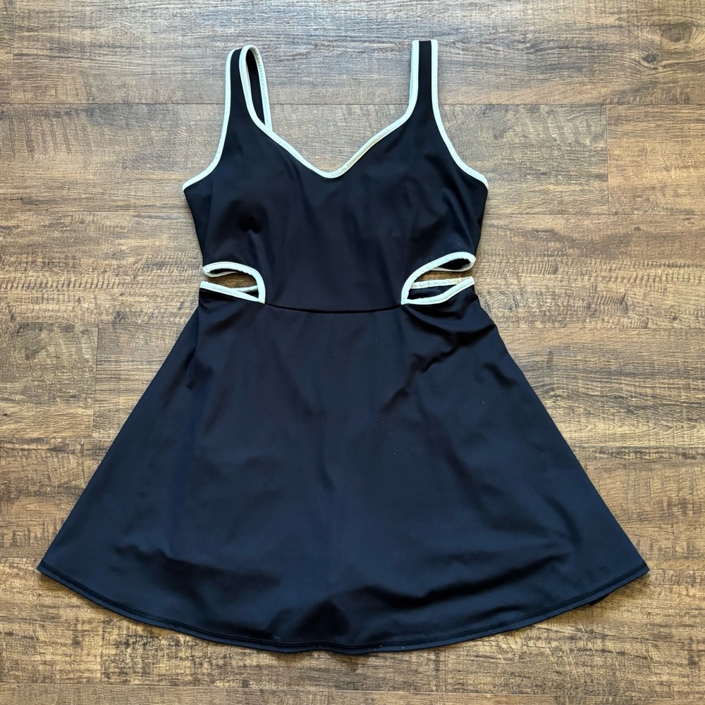 Old Navy PowerSoft Shelf-Bra Support
Cutout Active Dress Size M